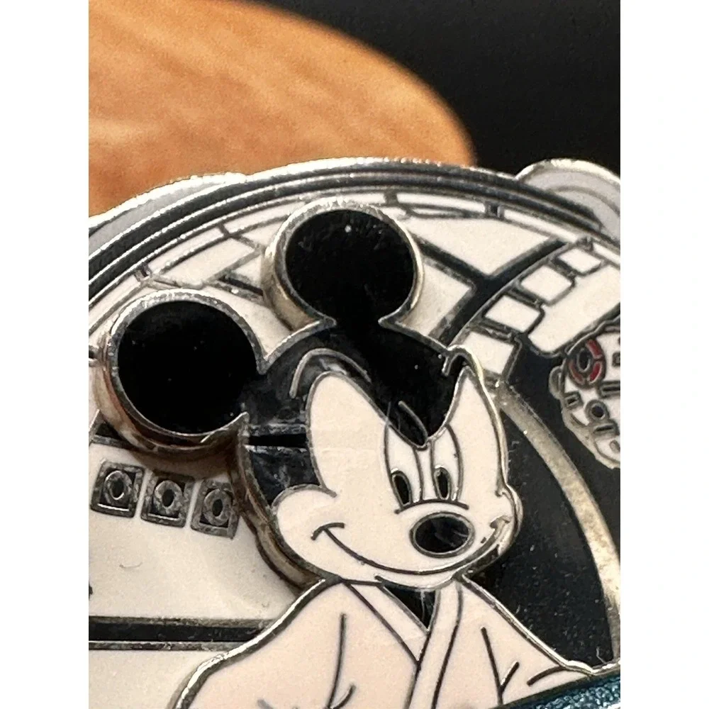 Mickey As Luke Skywalker Jedi 2007 Disney Characters As Star Wars Trading Pin